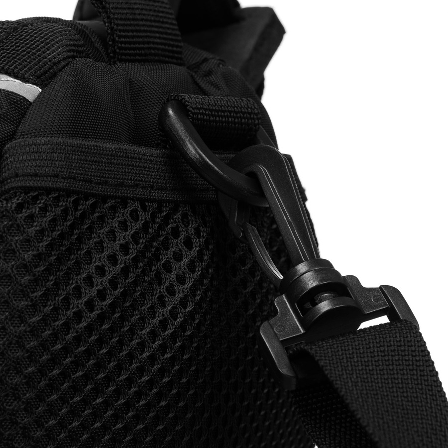 Czarna sakwa rowerowa na kierownicę wykonana z materiałów wodoodpornych - Peterson