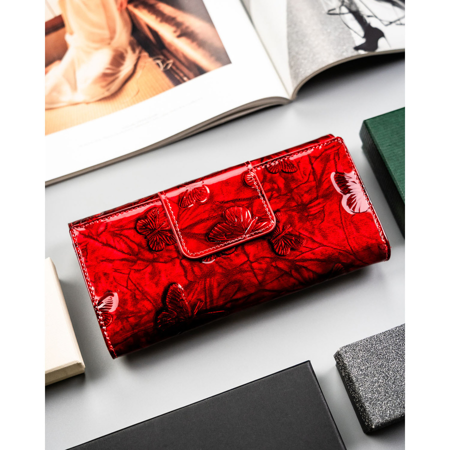 Elegancki portfel damski ze skóry naturalnej w czerwonym kolorze, zamykany zatrzaskiem - Peterson