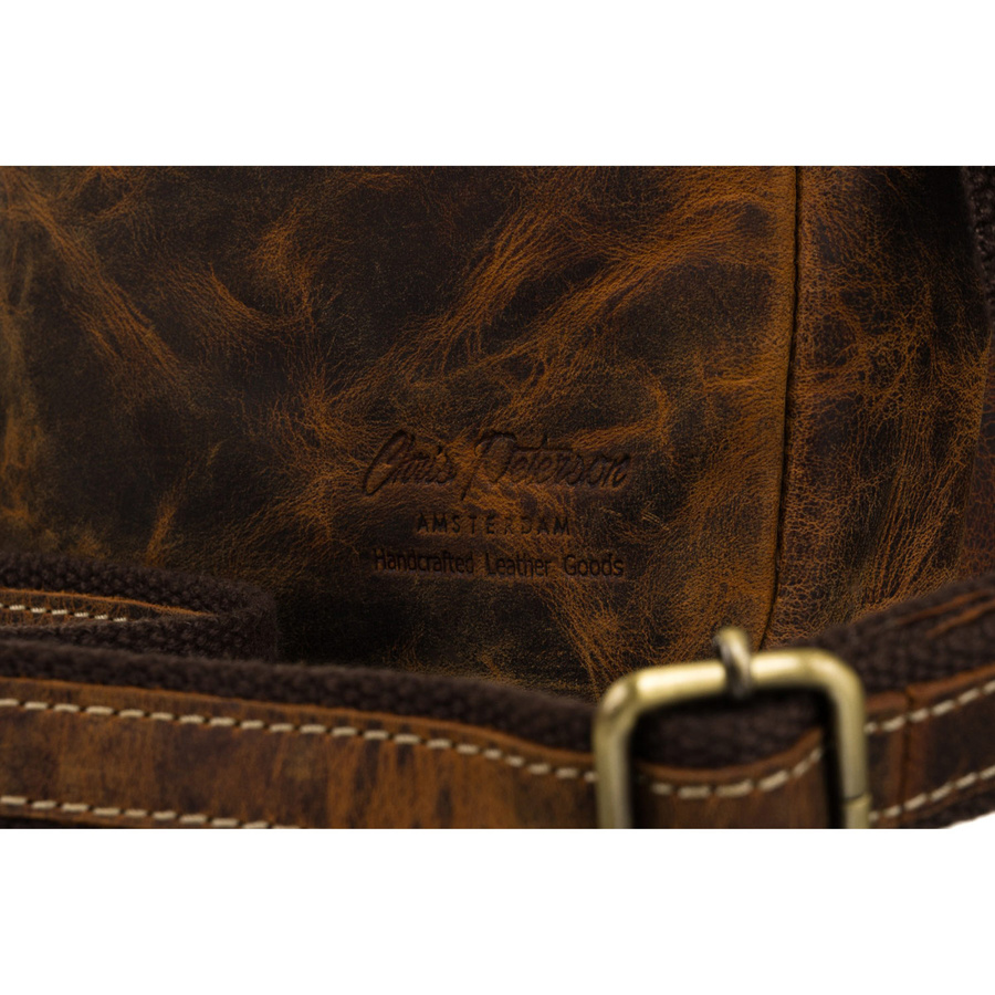 Mała skórzana torba męska na ramię z kieszonką - Peterson