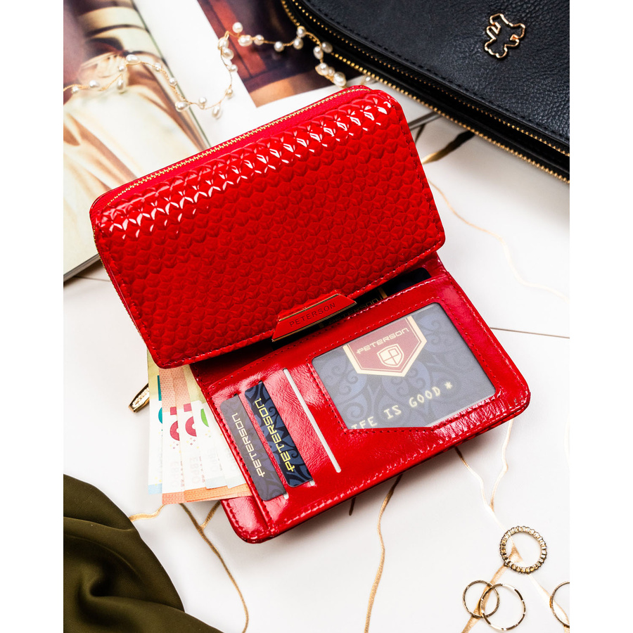 Czerwony, poziomy portfel damski ze skóry ekologicznej zamykany suwakiem i zatrzaskiem - Peterson