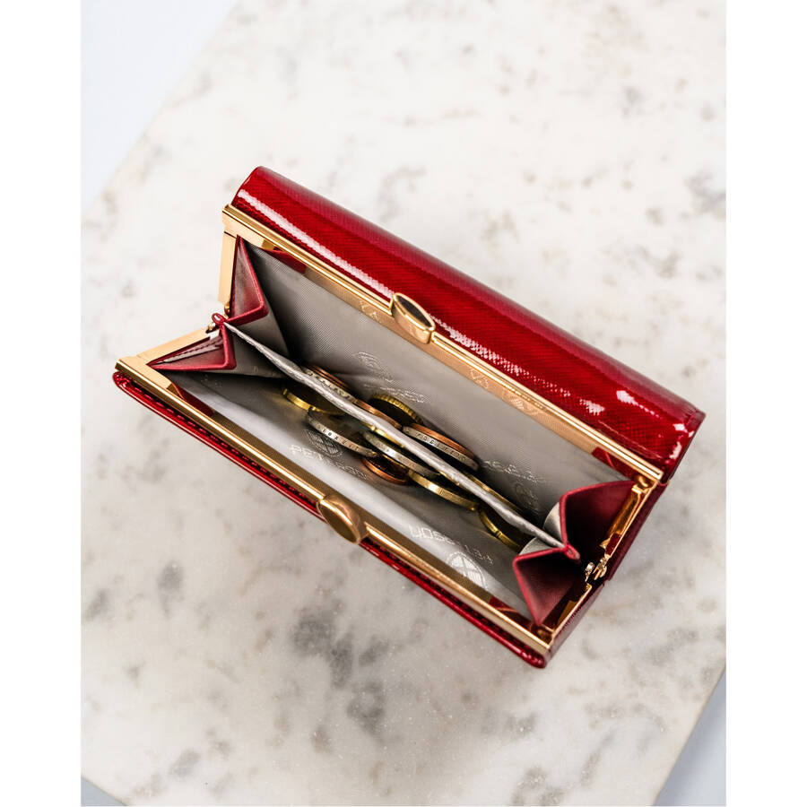 Stylowy portfel damski czerwony z lakierowanej skóry saffiano - Peterson