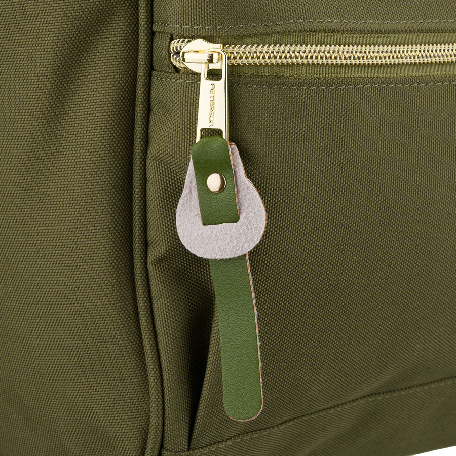 Zielony plecak damski z poliestru z miejscem na laptopa, zawieszony na regulowanych szelkach - Peterson