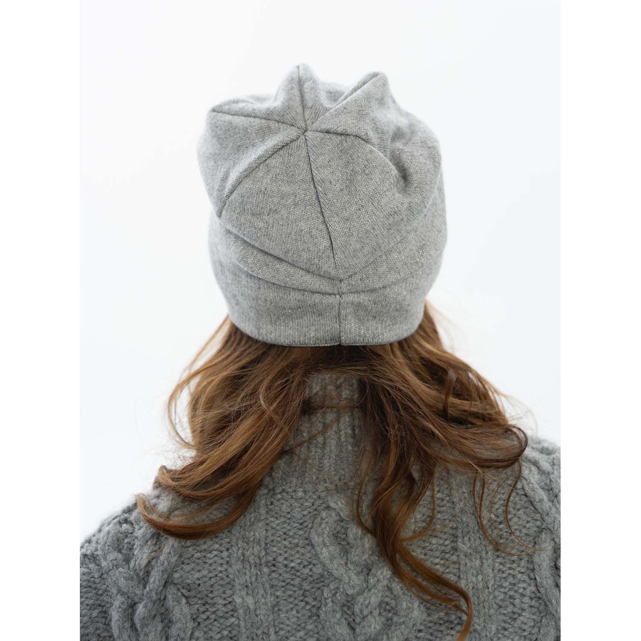 Szara czapka z haftem kwiatowym i kryształkami - Peterson