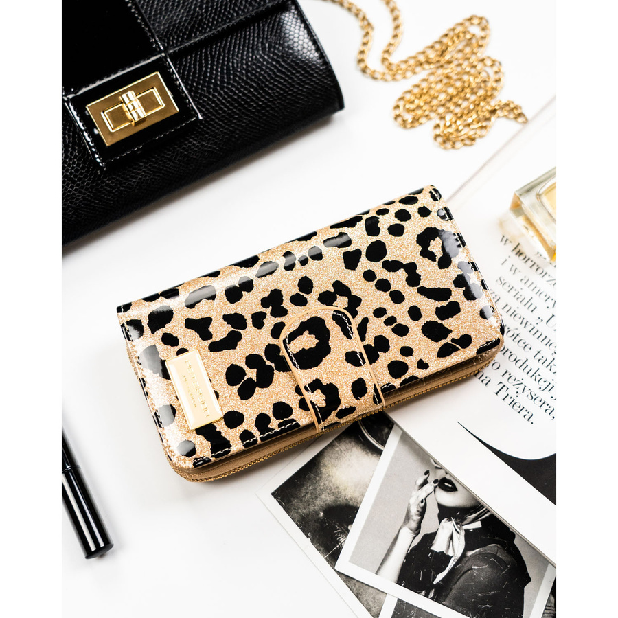 Złoty, pionowy portfel damski ze skóry ekologicznej i naturalnej w cętki, wyposażony w system RFID - Peterson