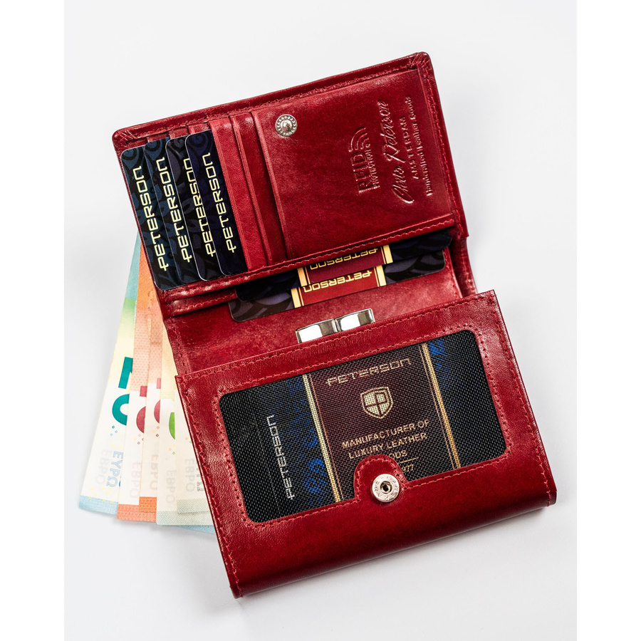 Klasyczny, skórzany portfel damski w czerwonym kolorze zamykany zatrzaskiem i biglem - Peterson