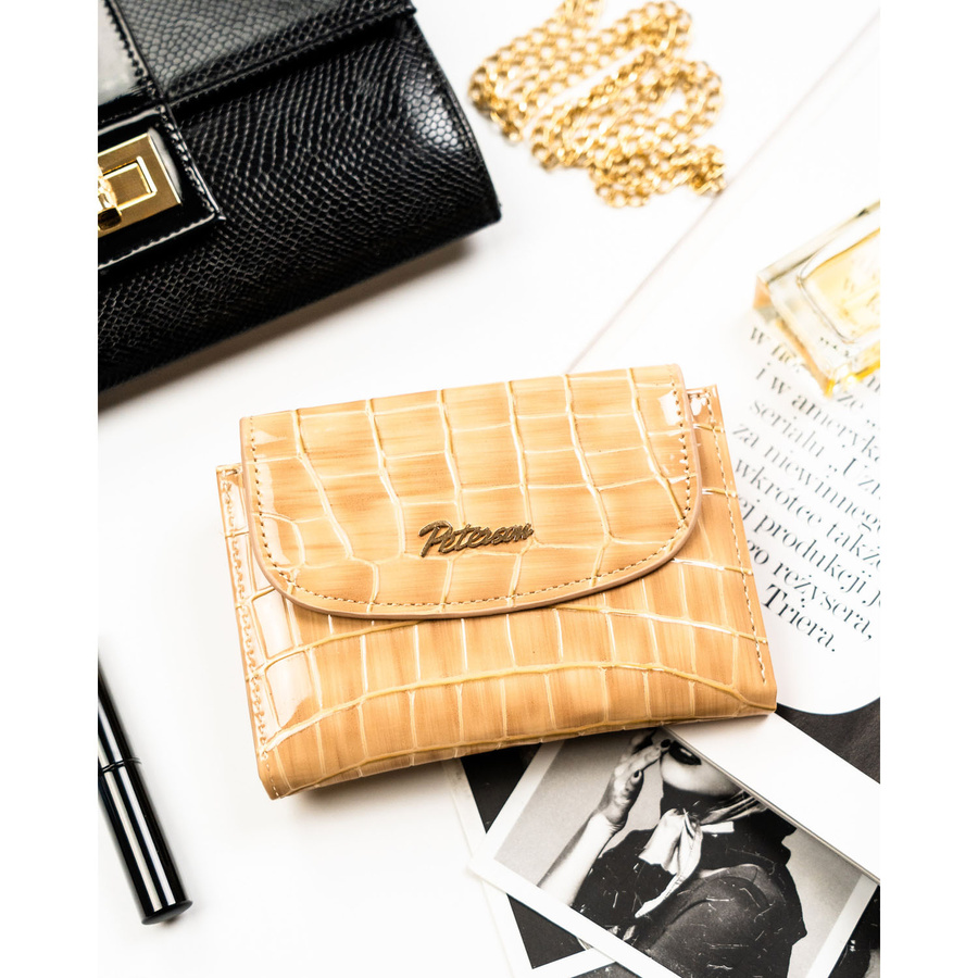 Beżowy portfel damski ze skóry ekologicznej z tłoczeniem na wzór skóry krokodyla - Peterson