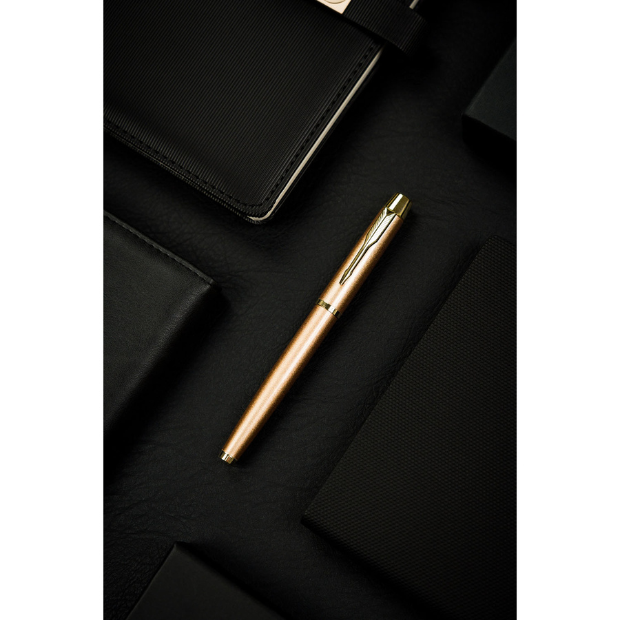 Złoty metalowy długopis w eleganckim pudełku z wymiennym wkładem - Peterson