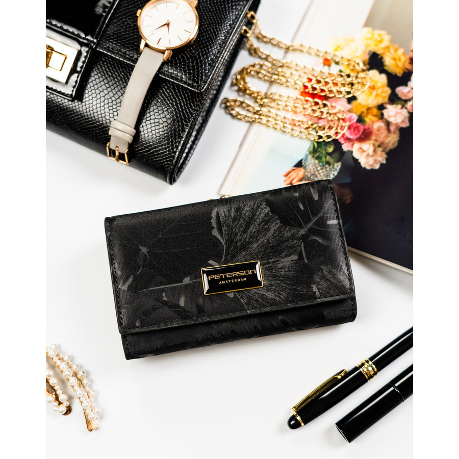 Poziomy, modny portfel damski ze skóry naturalnej i ekologicznej w czarnym kolorze - Peterson