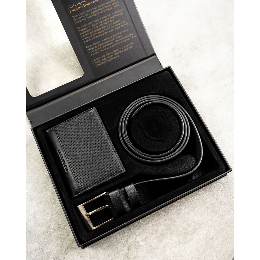 Zestaw prezentowy: skórzany, pionowy portfel męski w czarnym kolorze bez zapięcia i czarny pasek ze skóry ekologicznej - Peterson