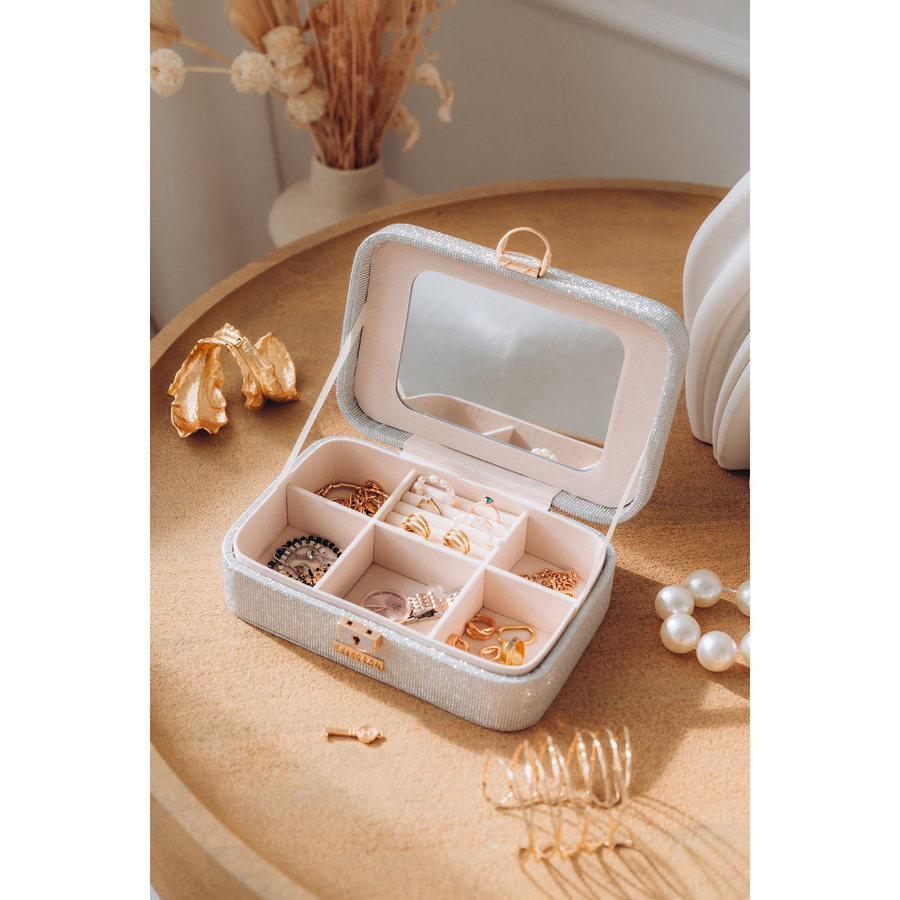 Pojemna, elegancka szkatułka w srebrnym kolorze zamykana kluczykiem - Peterson