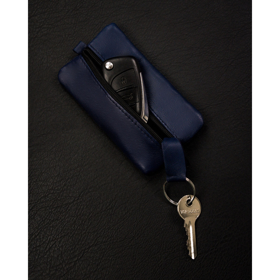 Skórzane etui na klucze w granatowym kolorze zamykane suwakiem