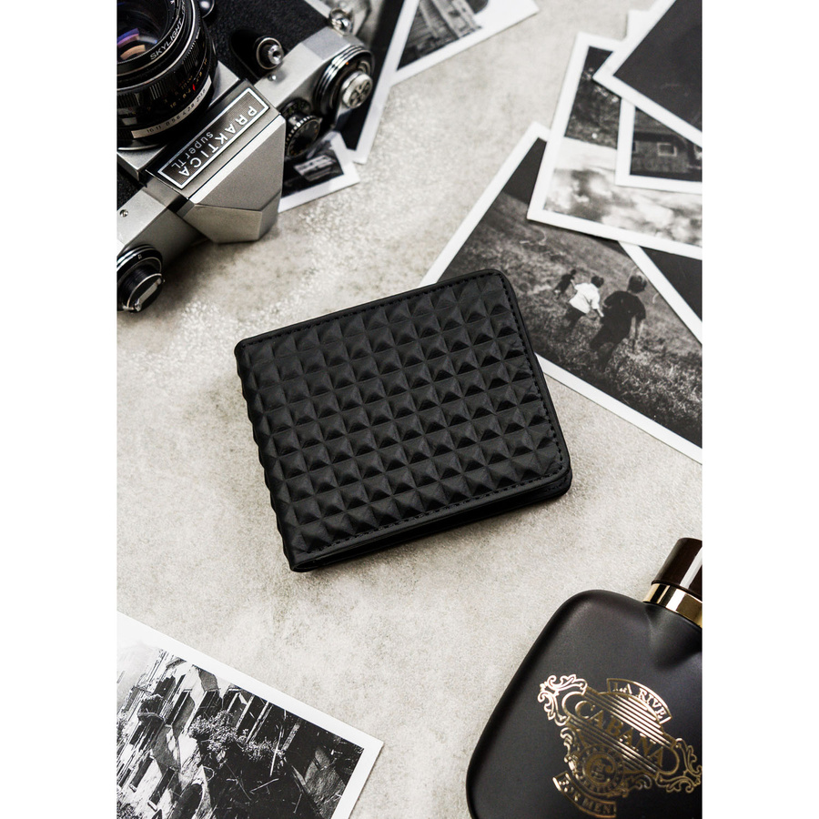 Czarny portfel męski z modnym, geometrycznym wzorem, bez zapięcia zewnętrznego - Peterson