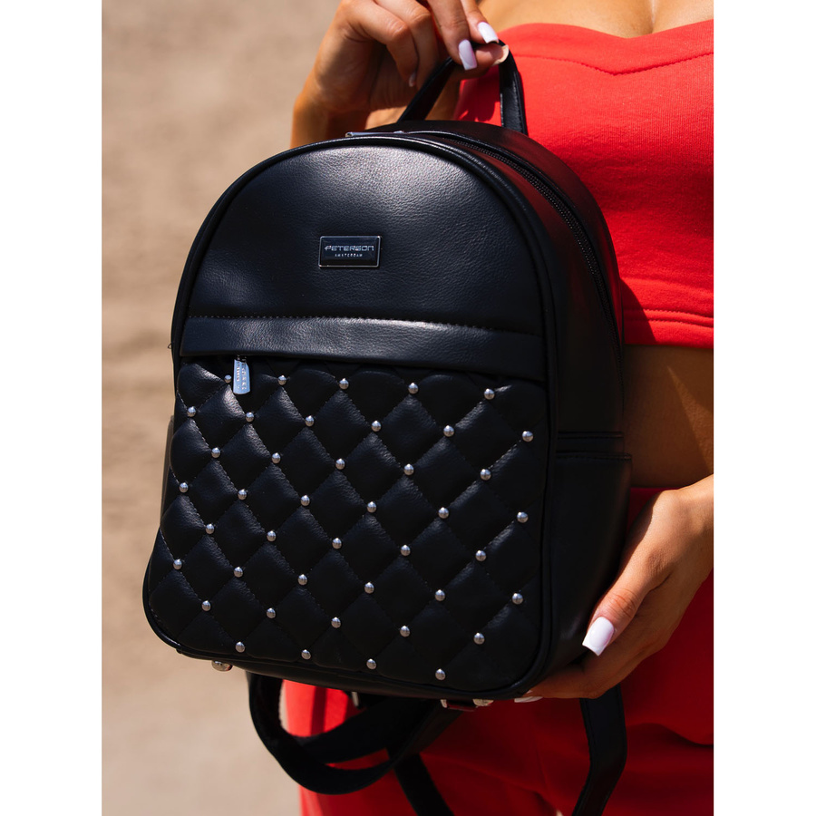 Elegancki czarny mały plecak damski zdobiony pikowaniem i srebrnymi nitami eko skóra Peterson