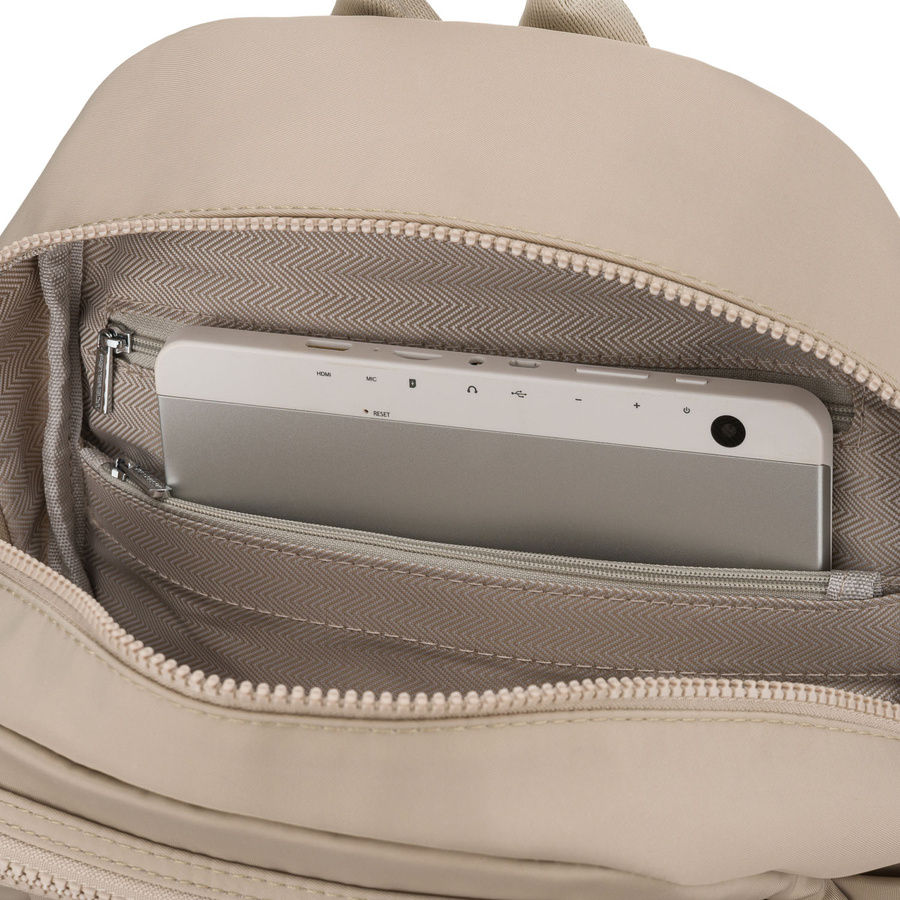 Praktyczny plecak damski wykonany z poliestru w kolorze ecru, jednokomorowy - Peterson