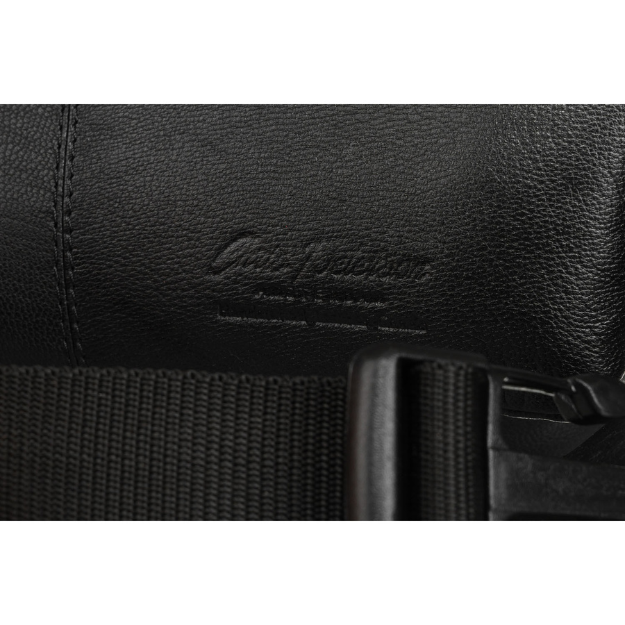 Biodrowa nerka męska w czarnym kolorze wykonana ze skóry naturalnej - Peterson