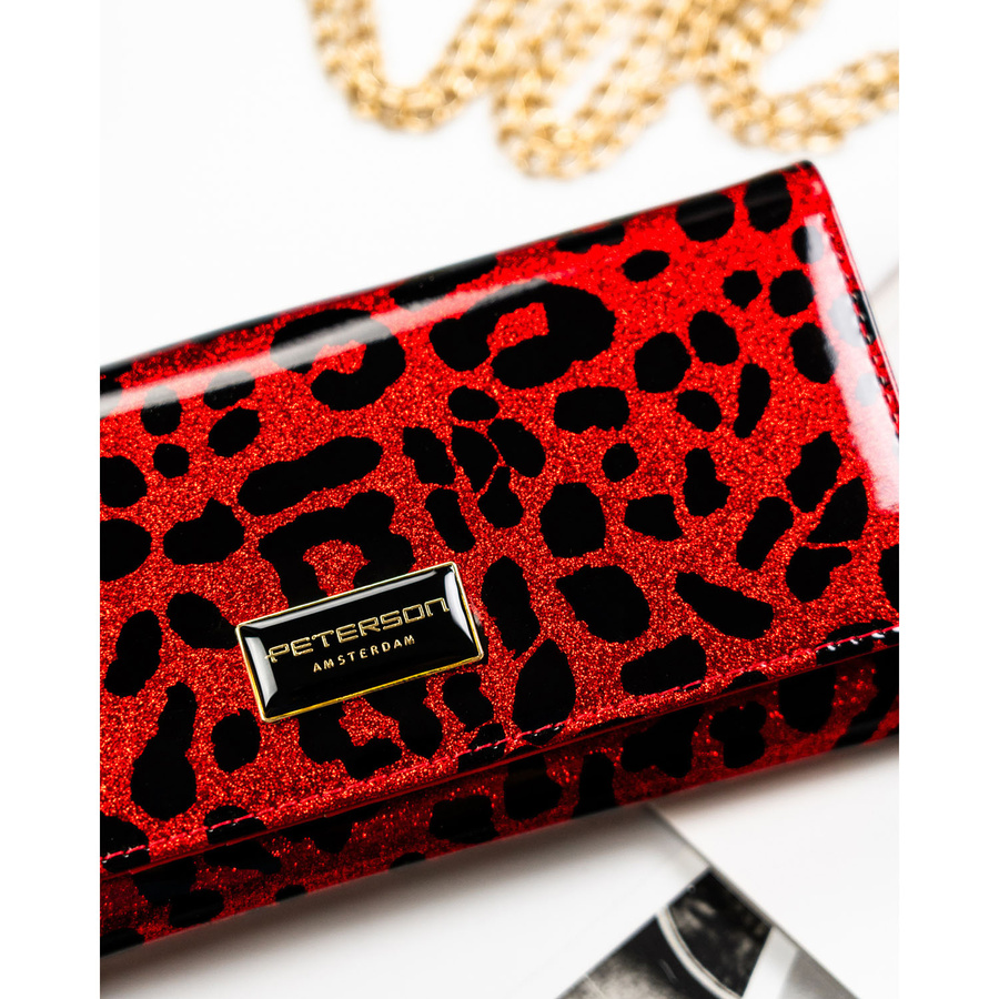 Duży portfel damski ze skóry ekologicznej i naturalnej w czerwonym kolorze zamykany zatrzaskiem - Peterson