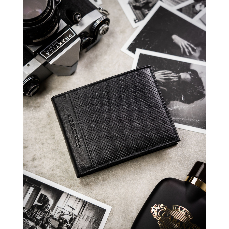 Duży, skórzany portfel męski w czarnym kolorze bez zapięcia zewnętrznego - Peterson