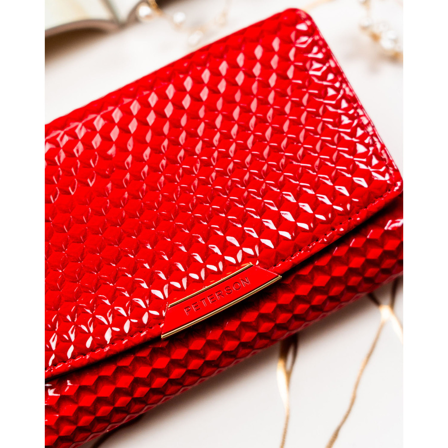 Czerwony, poziomy portfel damski ze skóry ekologicznej zamykany suwakiem i zatrzaskiem - Peterson