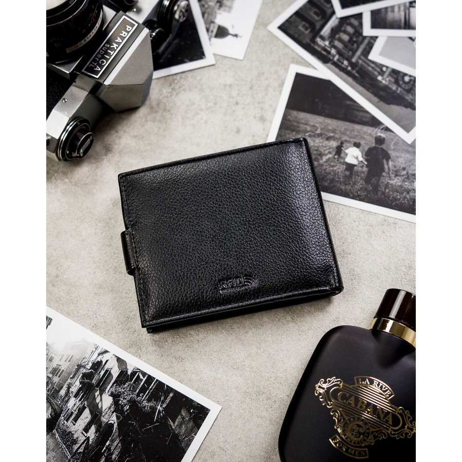 Klasyczny, czarny portfel męski ze skóry naturalnej zamykany zatrzaskiem - Peterson
