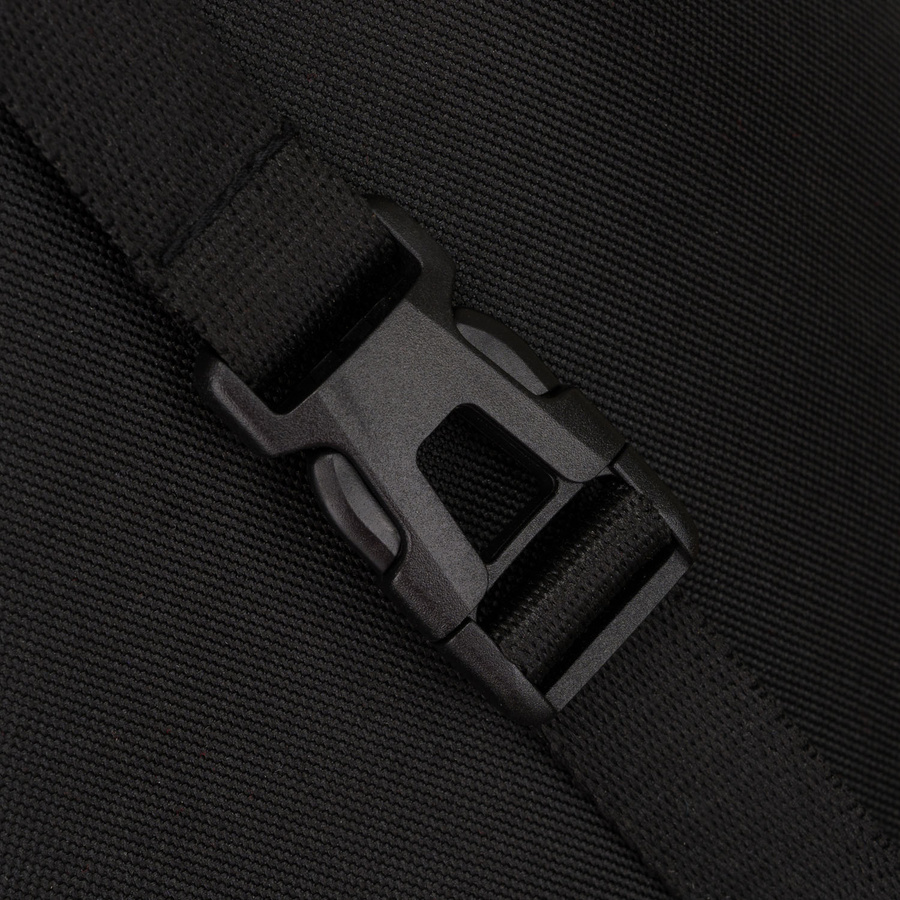 Pojemny plecak-worek z materiału syntetycznego w czarnym kolorze - Rovicky