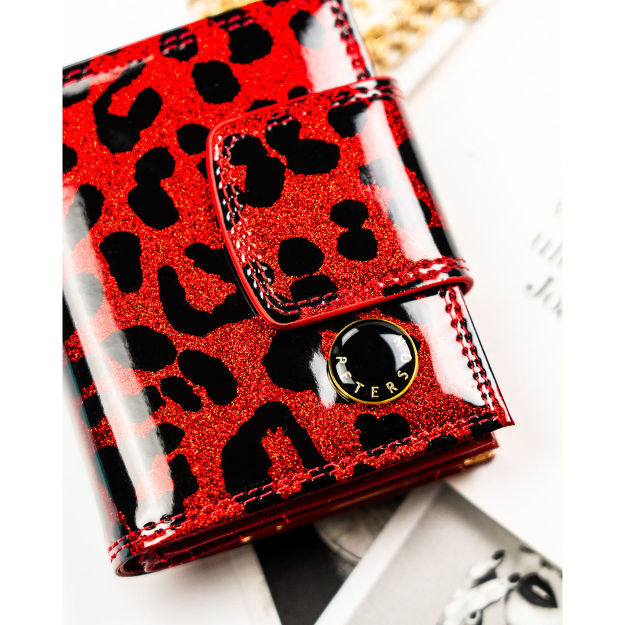 Mały portfel damski ze skóry ekologicznej i naturalnej w czerwonym kolorze - Peterson