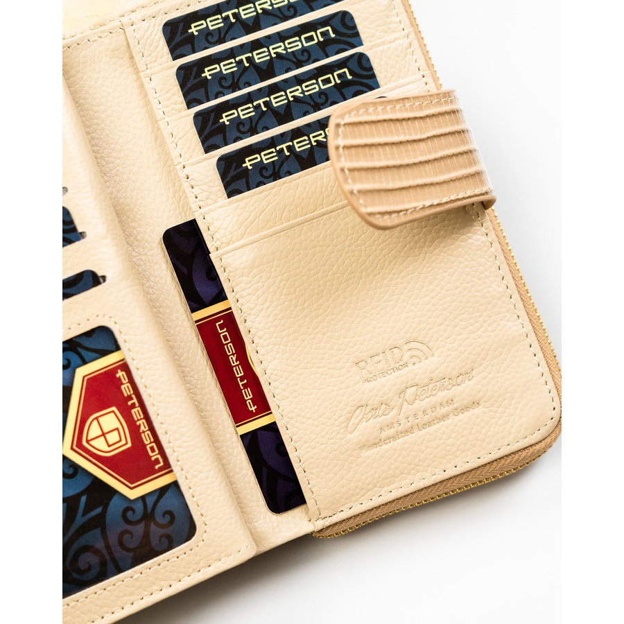 Beżowy portfel w orientacji pionowej wykonany ze skóry naturalnej i ekologicznej ze wzorem w plecionkę - Peterson