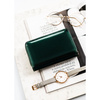 Poziomy portfel damski z lakierowanej skóry ekologicznej w zielonym kolorze, wyposażony w system RFID - Peterson