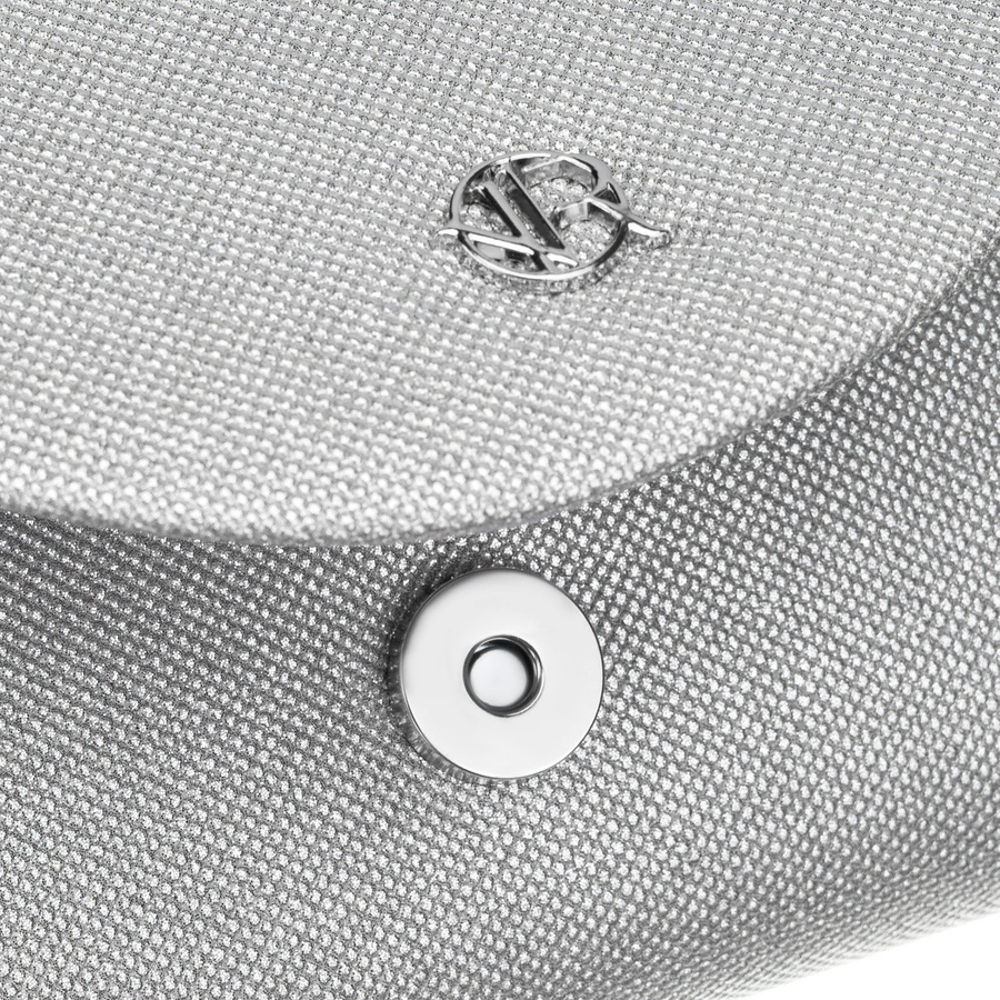 Brokatowa kopertówka damska wykonana z tkaniny syntetycznej w srebrnym kolorze - Rovicky