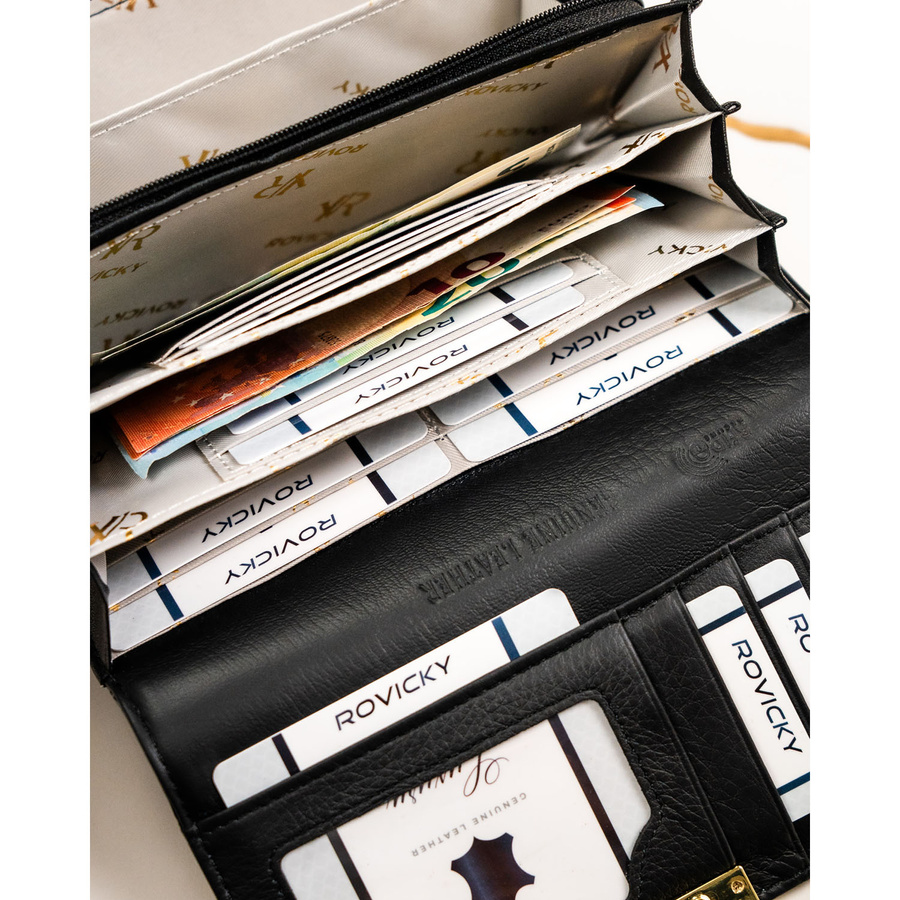 Skórzany, duży portfel damski w czarnym kolorze zamykany na zatrzask - Rovicky