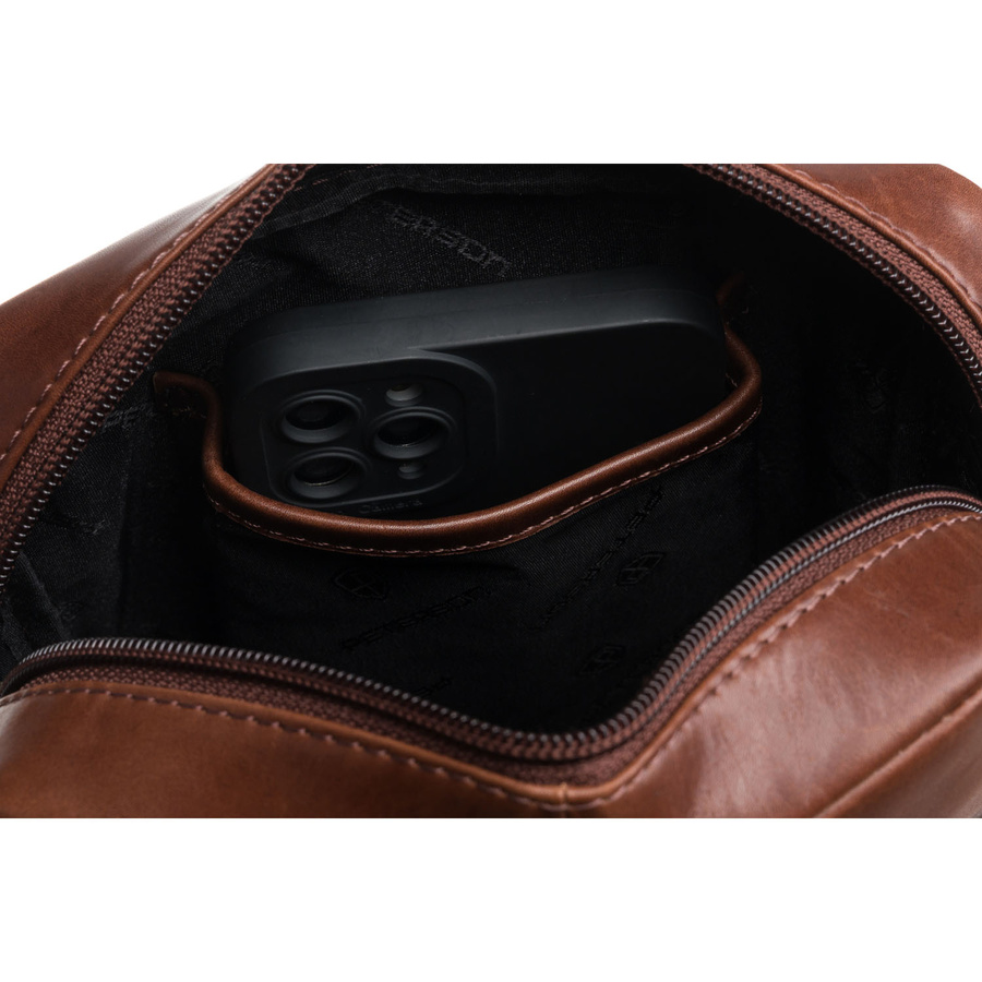 Brązowa, klasyczna, skórzana listonoszka męska z kieszonkami i etui - Peterson