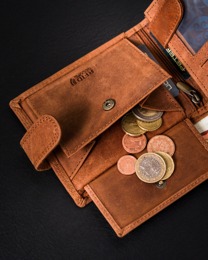 Poziomy portfel męski ze skóry naturalnej, system RFID Protect - Peterson