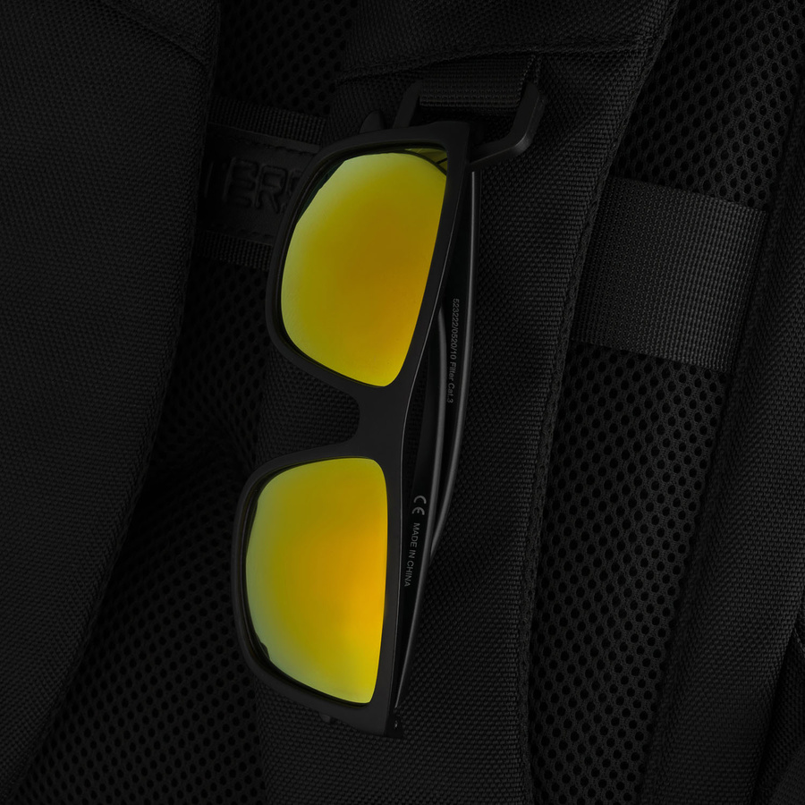 Plecak podróżny z poliestru w czarnym kolorze z miejscem na laptopa - Peterson