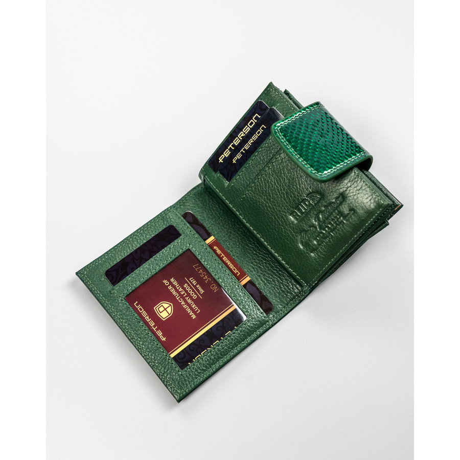 Portfel damski wykonany ze skóry naturalnej w zielonym kolorze zamykany zatrzaskiem i biglem - Peterson