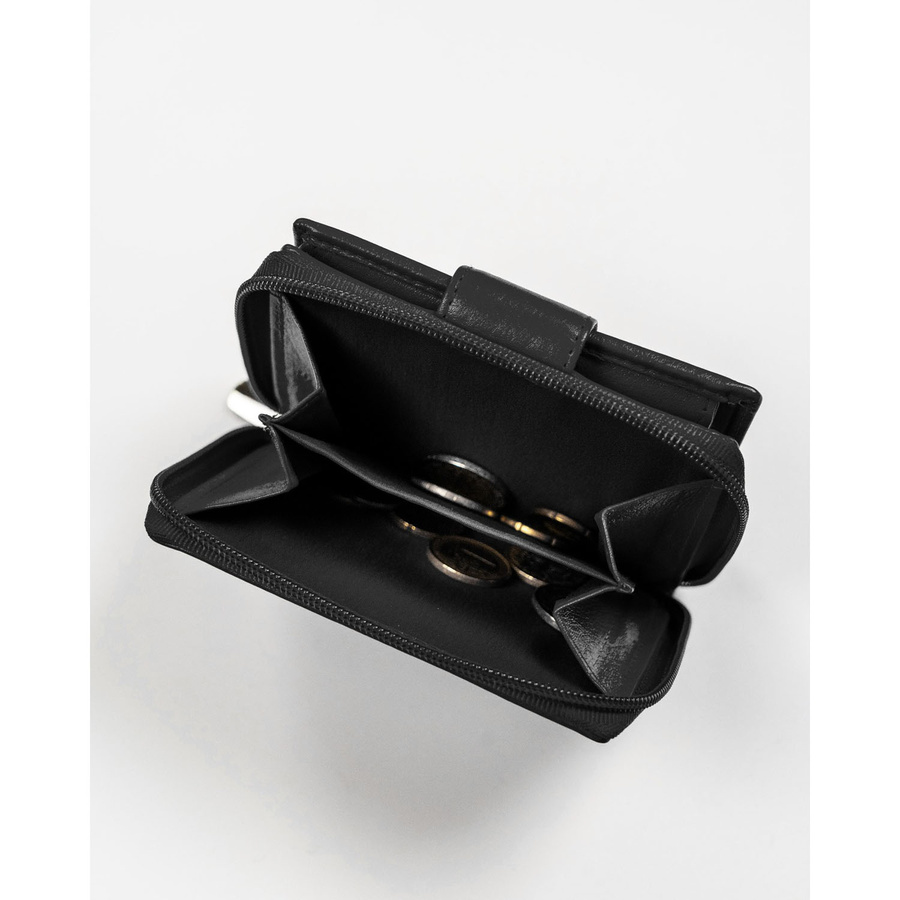 Mały portfel damski wykonany ze skóry naturalnej w czarnym kolorze - Rovicky