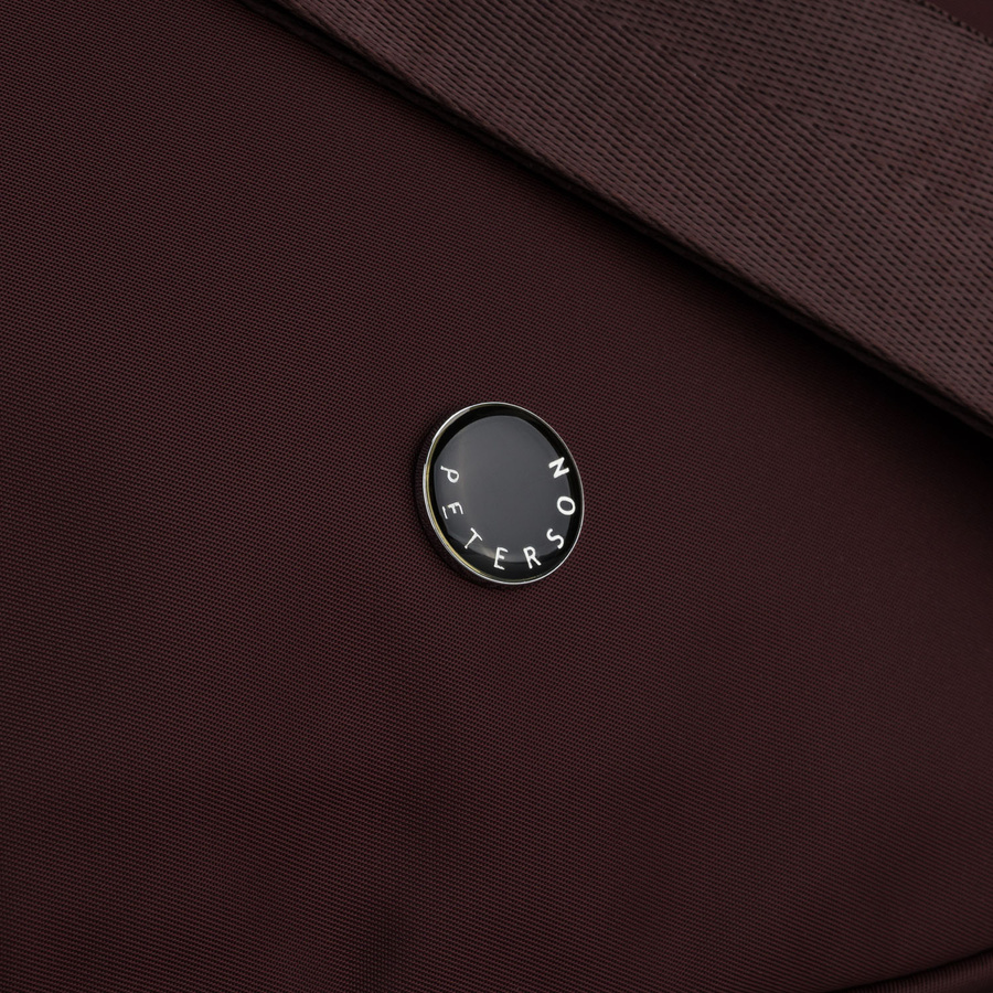 Listonoszka damska z poliestru w bordowym kolorze, jednokomorowa z zewnętrzną kieszonką - Peterson