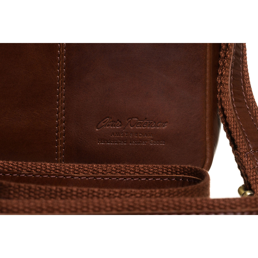 Brązowa, klasyczna, skórzana listonoszka męska z kieszonkami i etui - Peterson