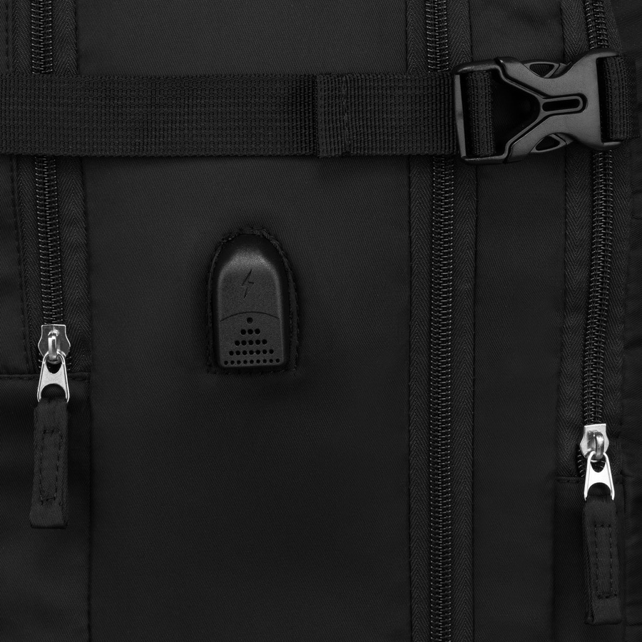 Czarny, trzykomorowy plecak podróżny wykonany z poliestru - Peterson