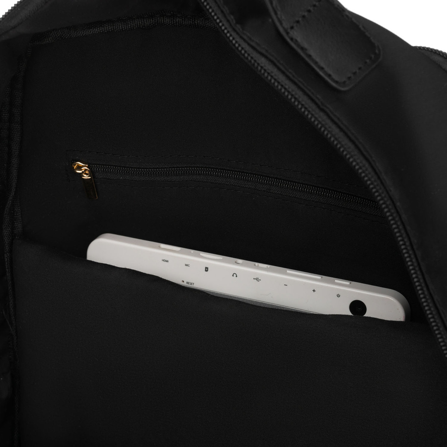 Czarny, nylonowy plecak damski z uchwytem do mocowania na walizce - Peterson