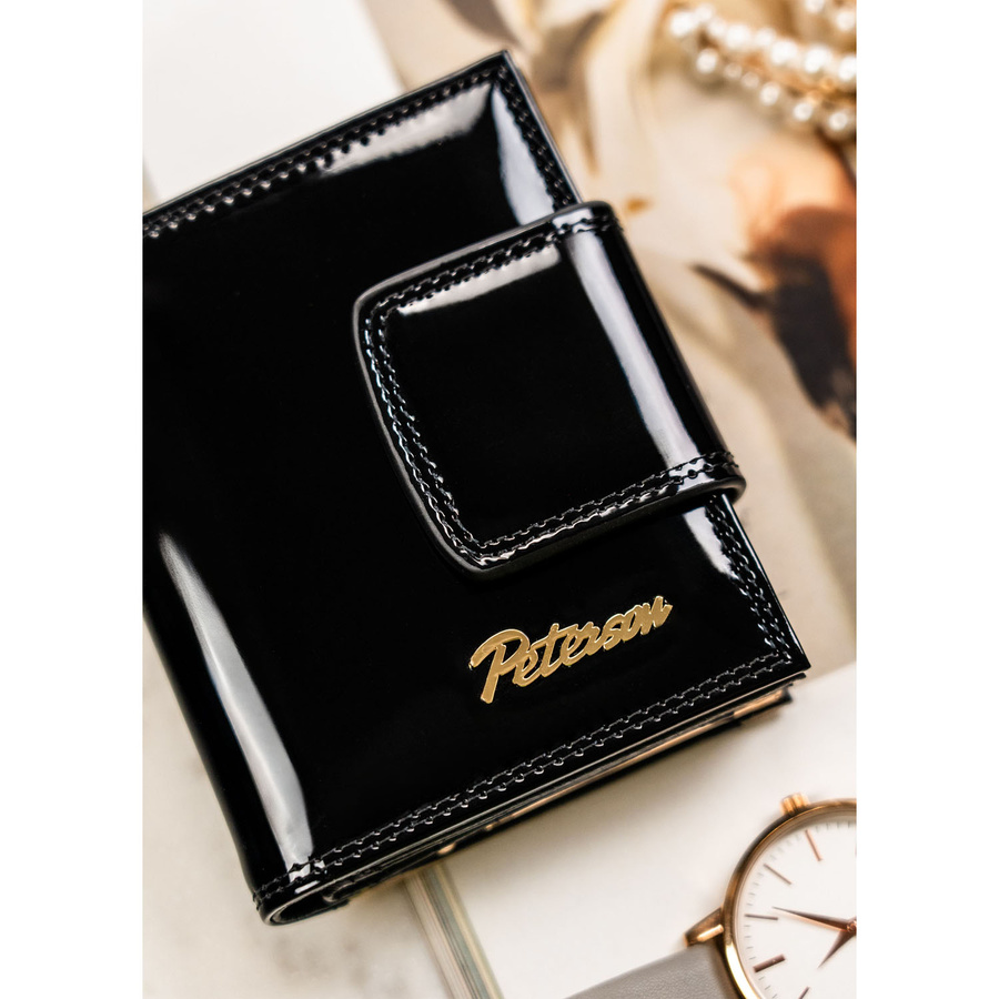 Mały portfel damski wykonany ze skóry naturalnej w czarno-złotym kolorze wyposażony w system RFID - Peterson