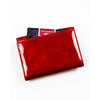 Czerwony portfel damski wykonany z lakierowanej skóry naturalnej, zamykany zatrzaskiem - Peterson