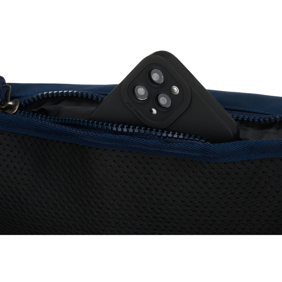 Granatowa, sportowa i pojemna saszetka z poliestru ze stylowym karabińczykiem - Peterson