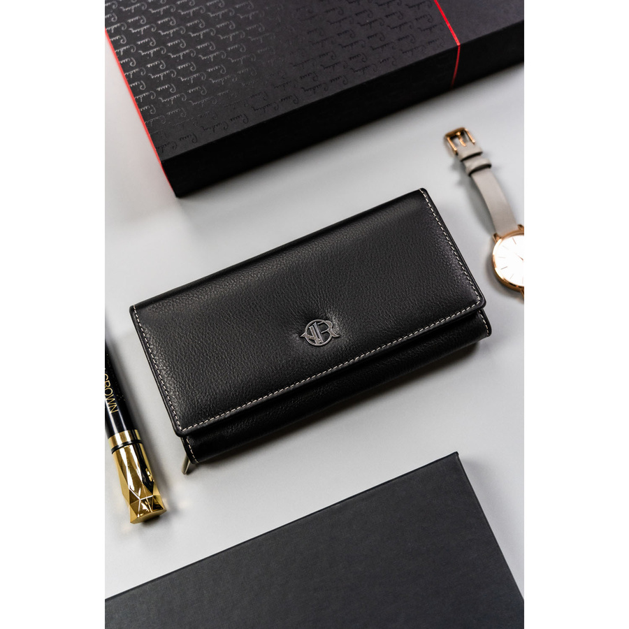 Skórzany, duży portfel damski w czarnym kolorze zamykany na zatrzask - Rovicky