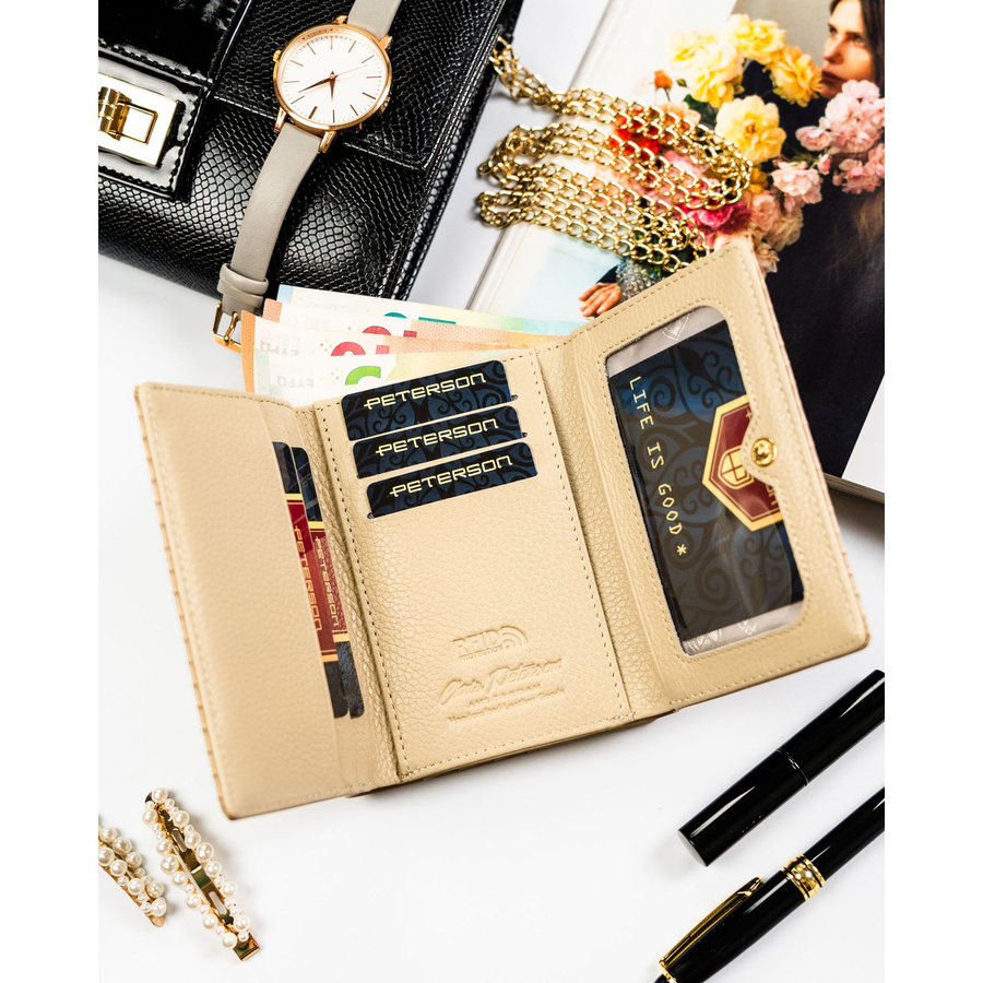 Beżowy, prążkowany portfel damski ze skóry naturalnej i ekologicznej - Peterson