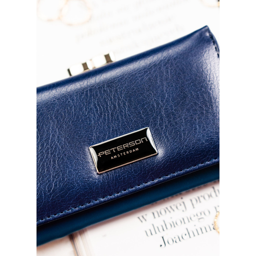 Portfel damski ze skóry naturalnej i ekologicznej w granatowym kolorze zamykany na zatrzask i bigiel - Peterson