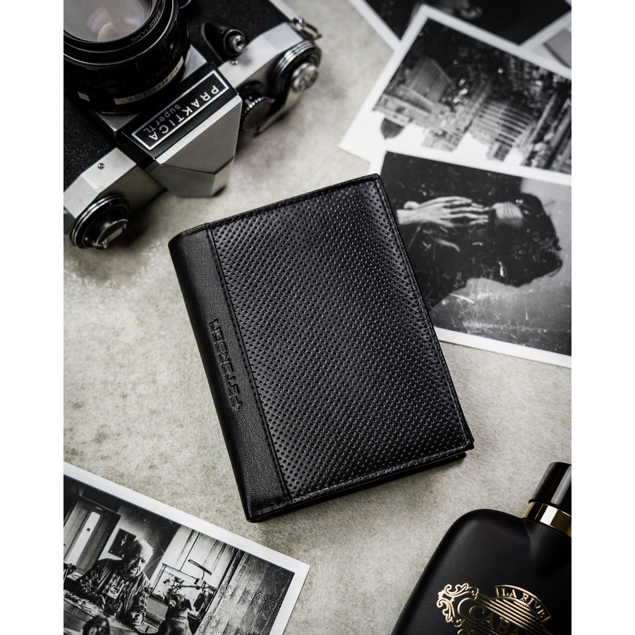 Skórzany portfel męski w czarnym kolorze w orientacji pionowej bez zapięcia zewnętrznego - Peterson