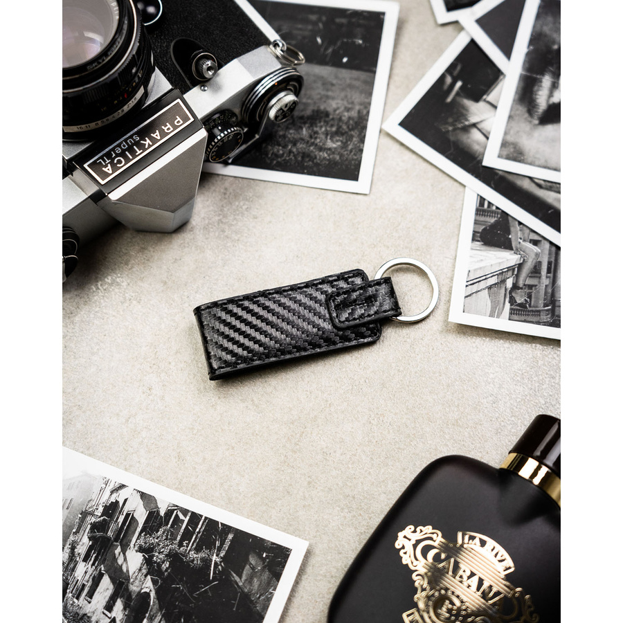 Portfel męski ze skóry naturalnej w czarnym kolorze wyposażony w system RFID, w zestawie z brelokiem - Peterson