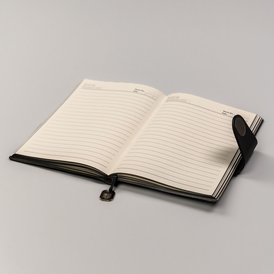 Czarny notatnik w formacie A5 z magnetycznym zapięciem - Peterson