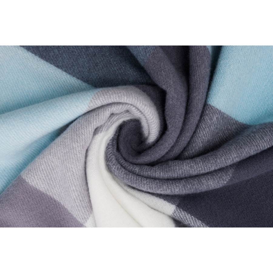 Dwustronny, niebieski szal damski z poliestru ozdobiony frędzlami - Rovicky