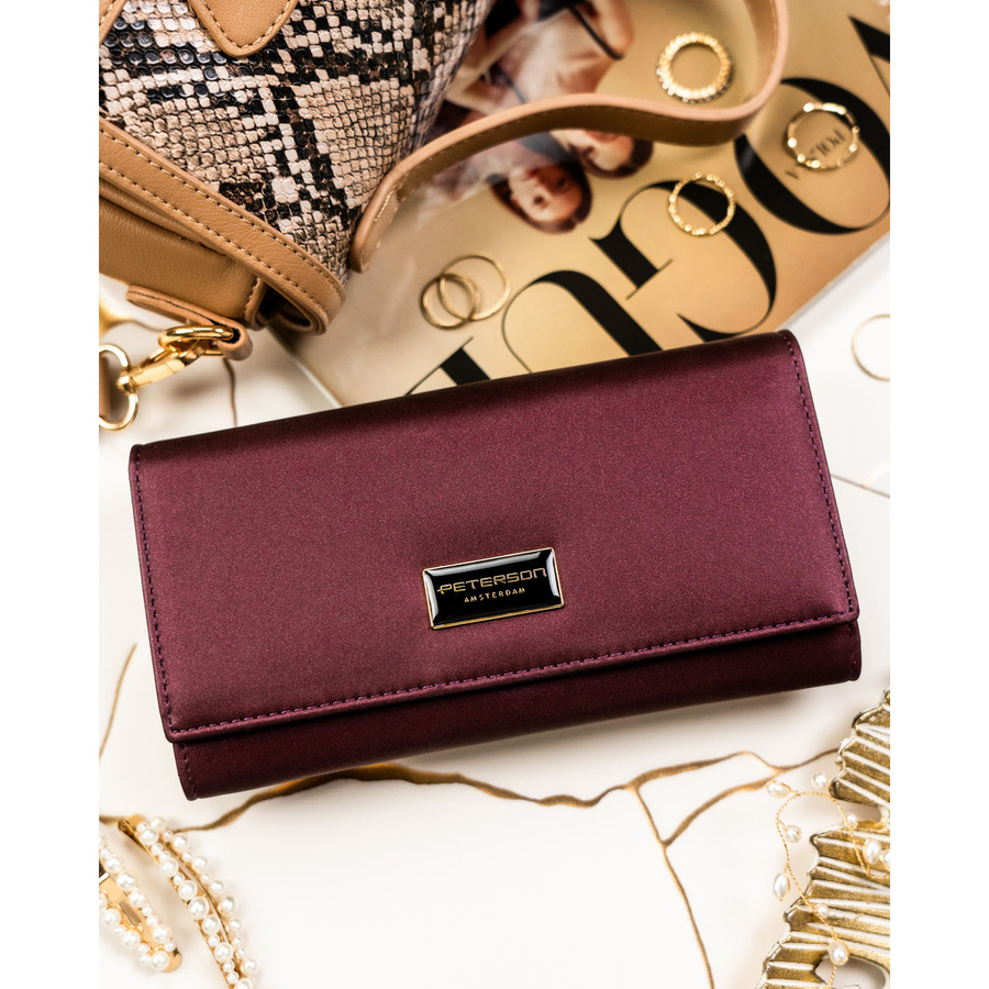 Portfel damski ze skóry naturalnej i ekologicznej w fioletowym kolorze zamykany zatrzaskiem - Peterson