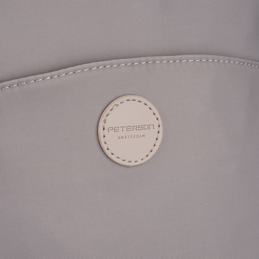 Szary plecak damski z nylonu i skóry ekologicznej z kieszonką zewnętrzną - Peterson